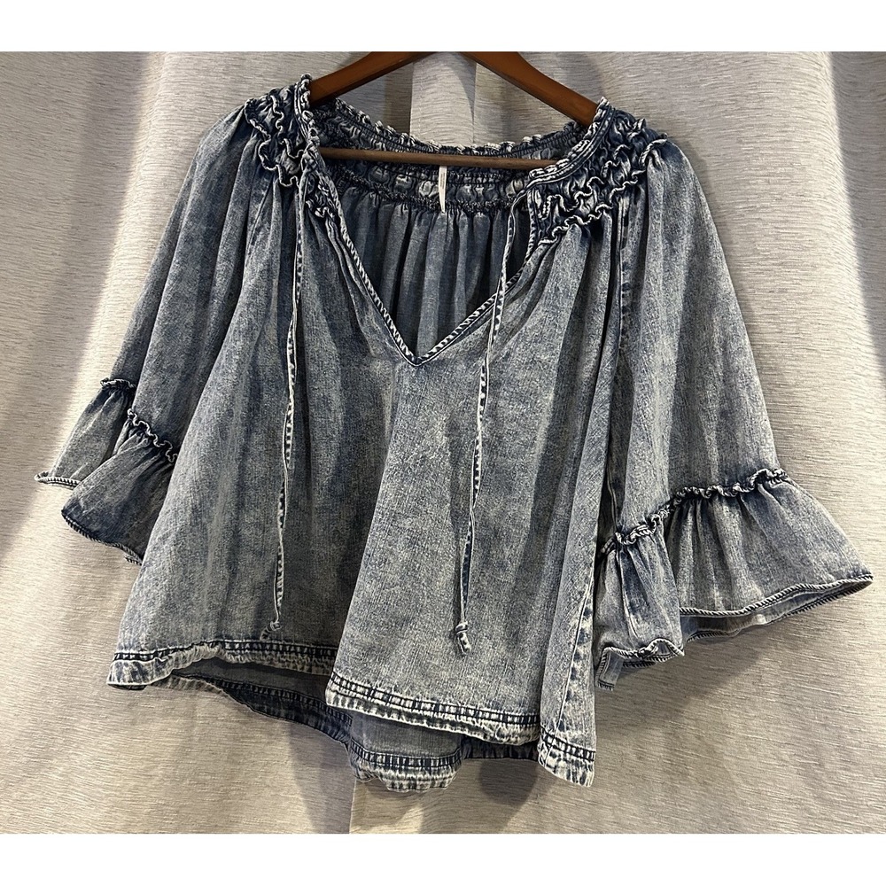 Free People Ainsley Denim top womens Small Blue faded bell‎ sleeve Boho - Picture 2 of 6
